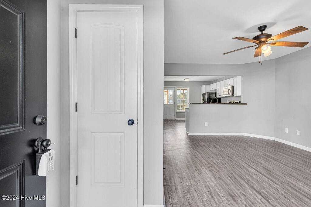 129 Cornerstone Dr - Photo 2 of 17