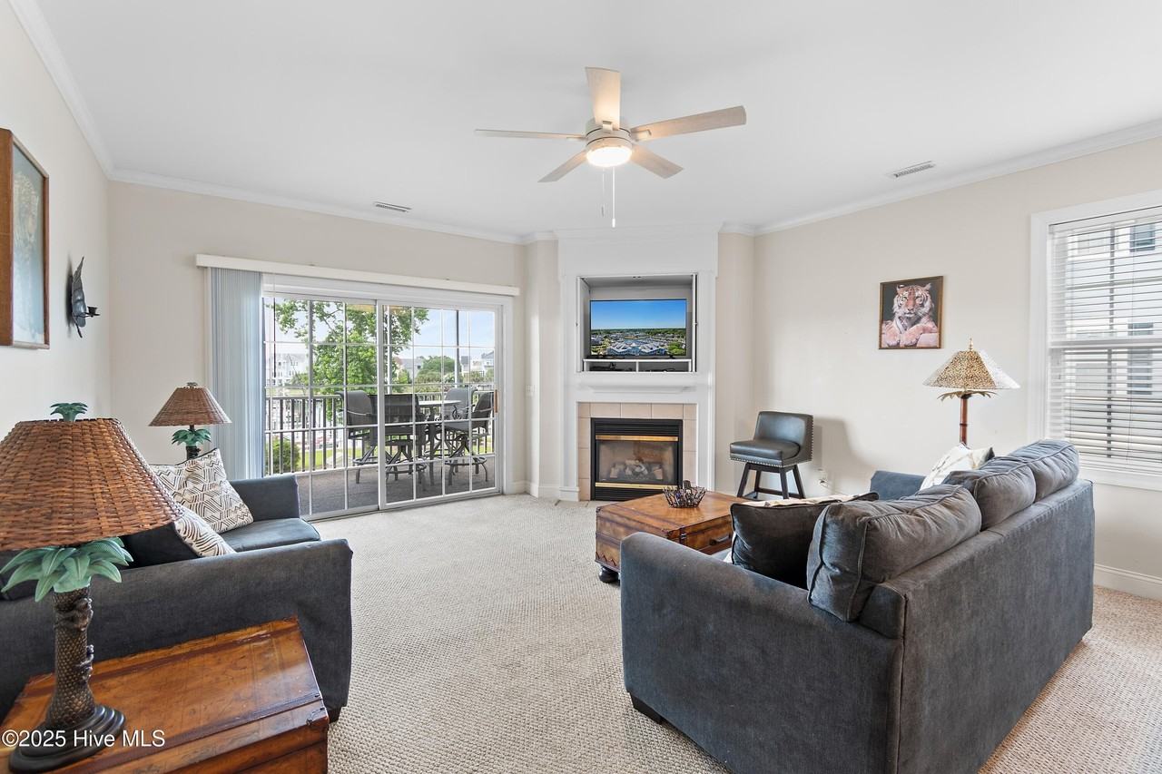 2555 St James Dr Unit 304 #304 - Photo 4 of 13