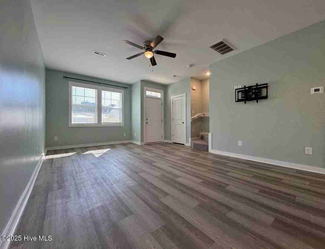 421 Sunfish Ln - Photo 2 of 16