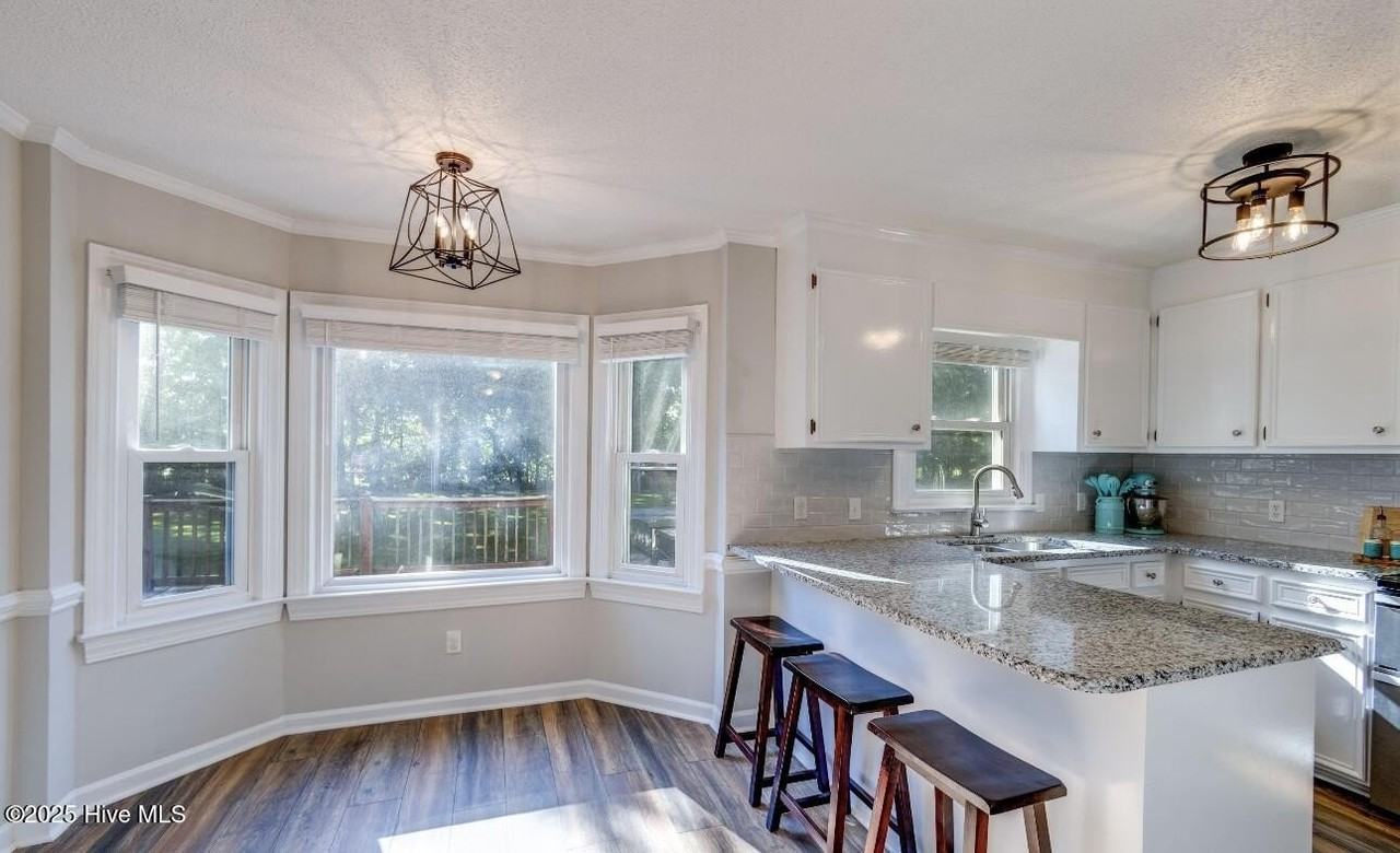 2232 Valley Drive - Photo 3 of 22