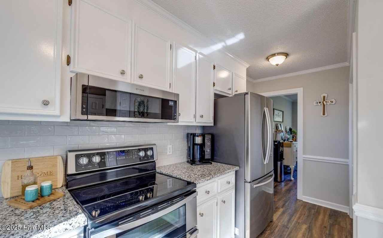 2232 Valley Drive - Photo 4 of 22