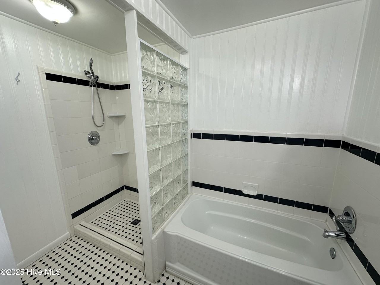 311 N Atlantic Ave - Photo 6 of 13