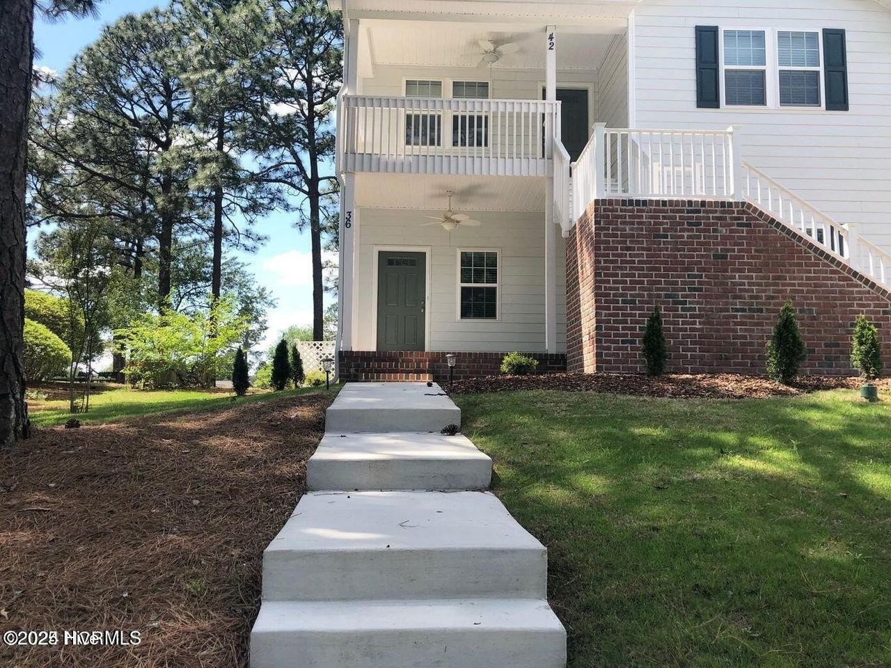 32 N Knoll Rd - Photo 2 of 12