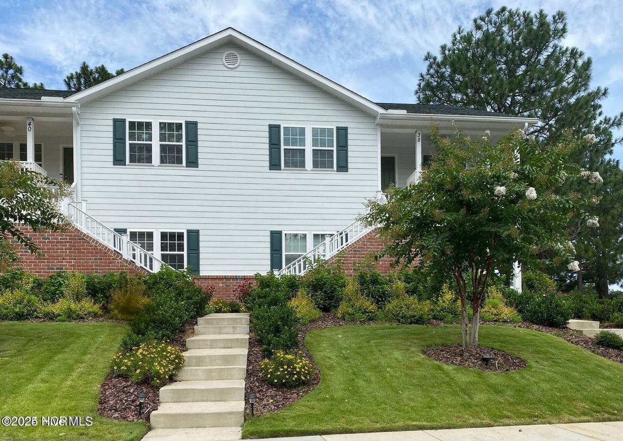 32 N Knoll Rd - Photo 3 of 12