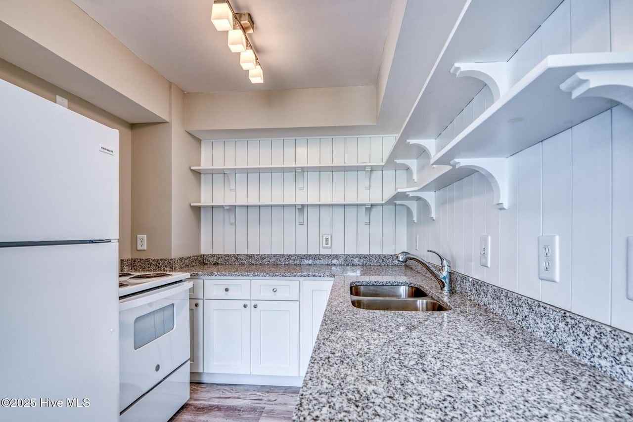 39 Roberts Rd Apt 2 #2 - Photo 5 of 14