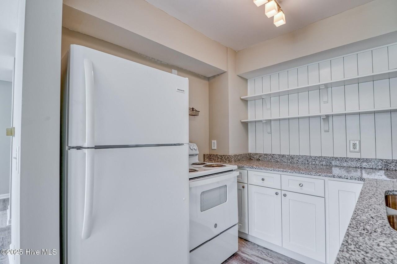 39 Roberts Rd Apt 2 #2 - Photo 6 of 14