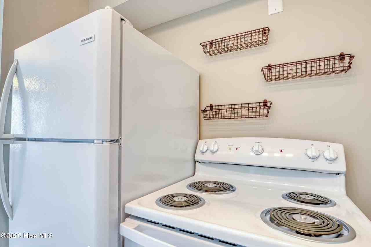 39 Roberts Rd Apt 2 #2 - Photo 7 of 14