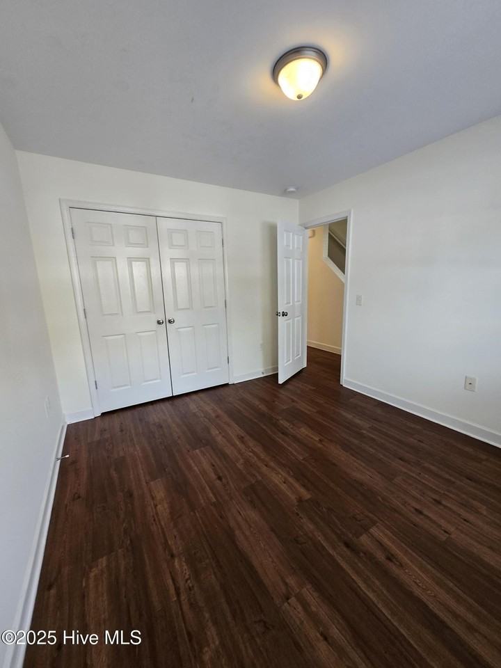 208 Durango Pl - Photo 4 of 16