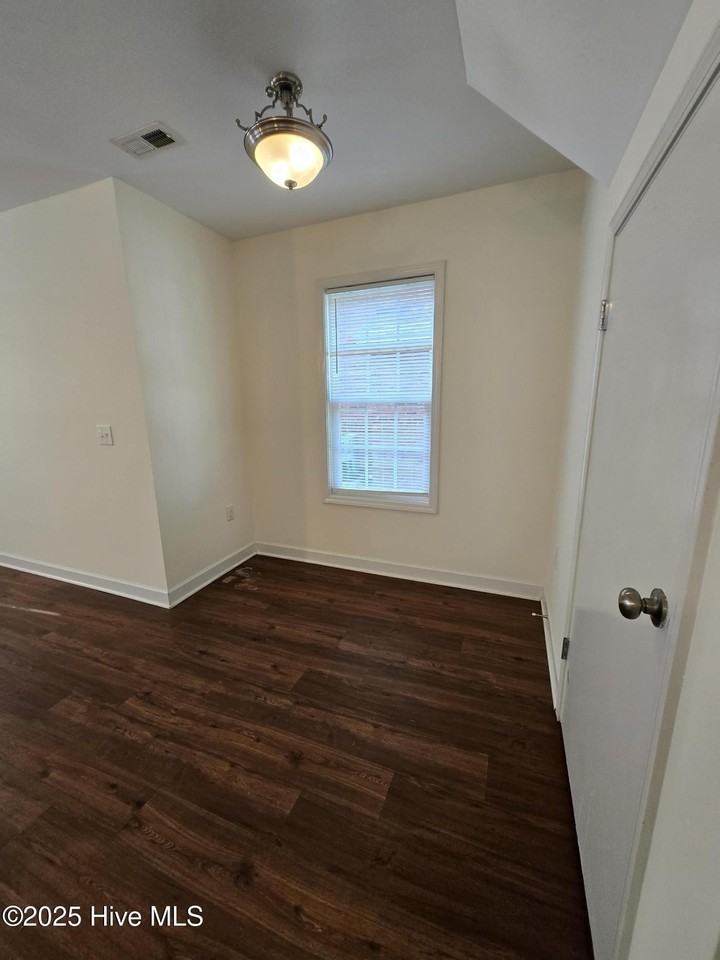 208 Durango Pl - Photo 6 of 16