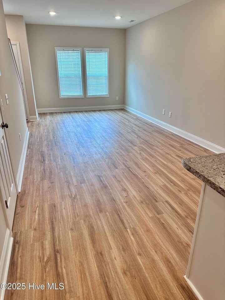 175 Loren Rd - Photo 5 of 21