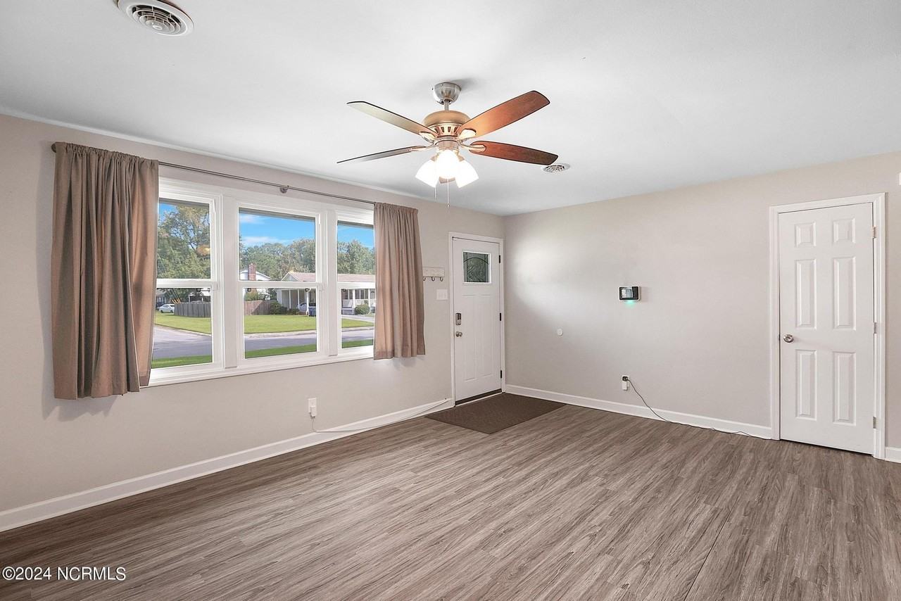 309 Cole Dr - Photo 3 of 21