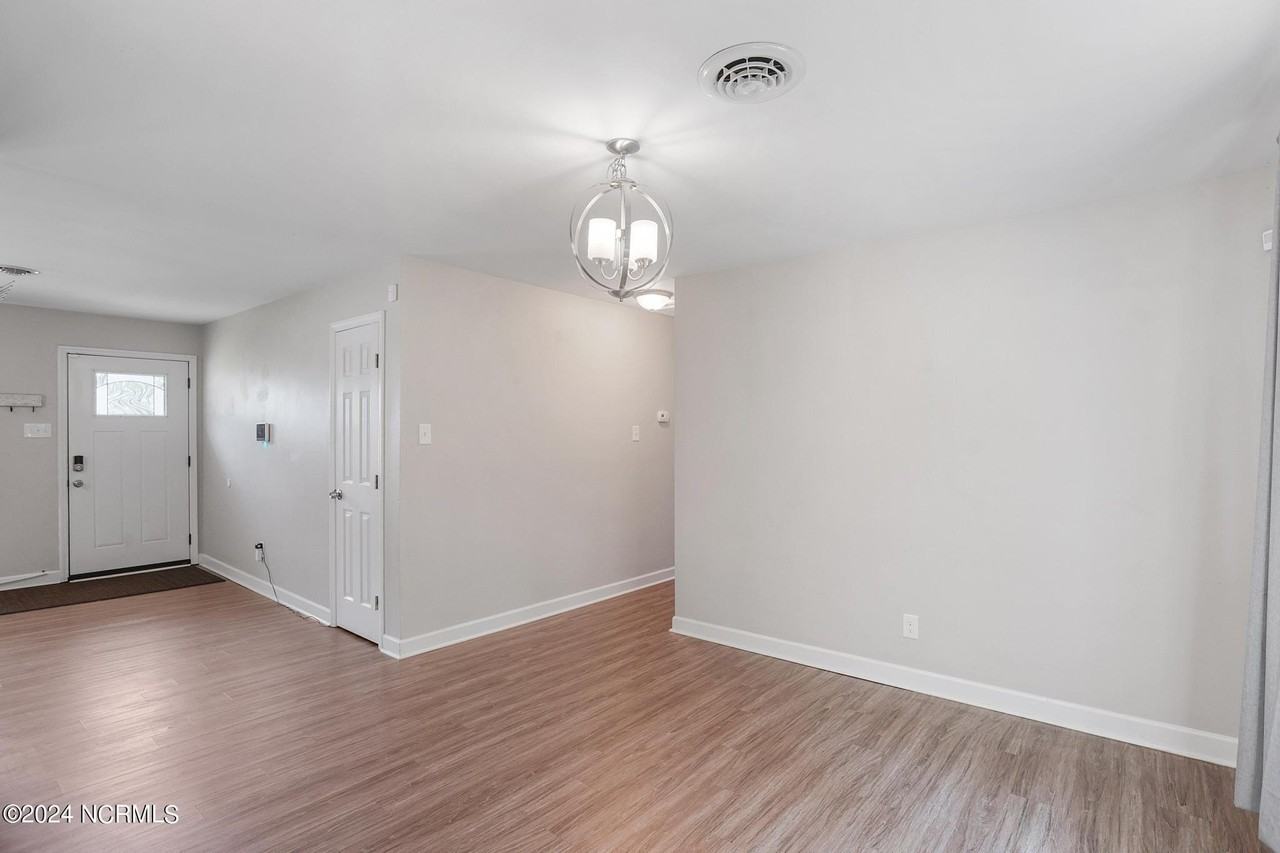 309 Cole Dr - Photo 6 of 21