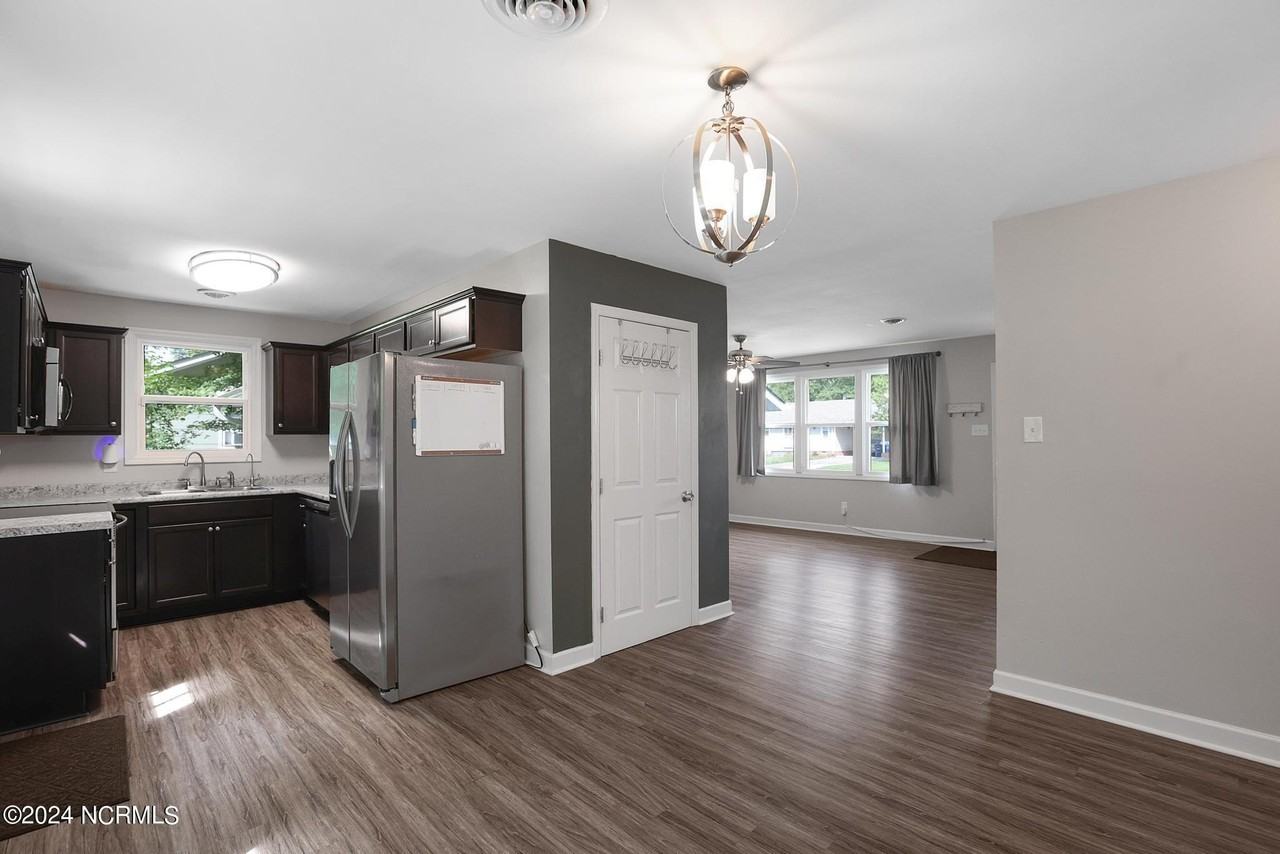 309 Cole Dr - Photo 7 of 21