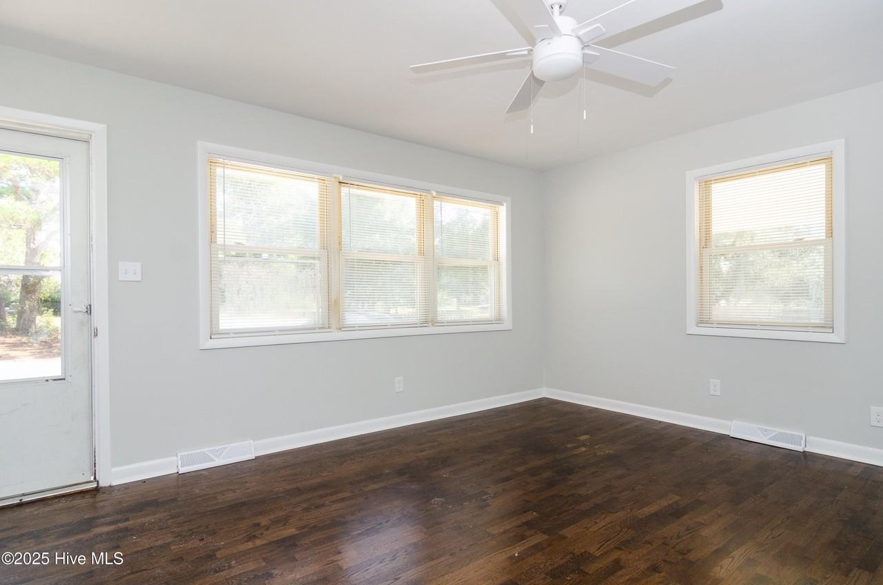 548 Antietam Dr - Photo 3 of 22