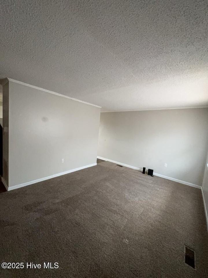 30 East Dr - Photo 2 of 13