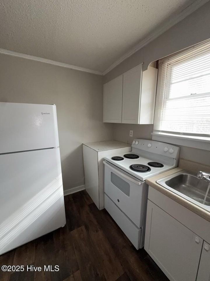 30 East Dr - Photo 4 of 13