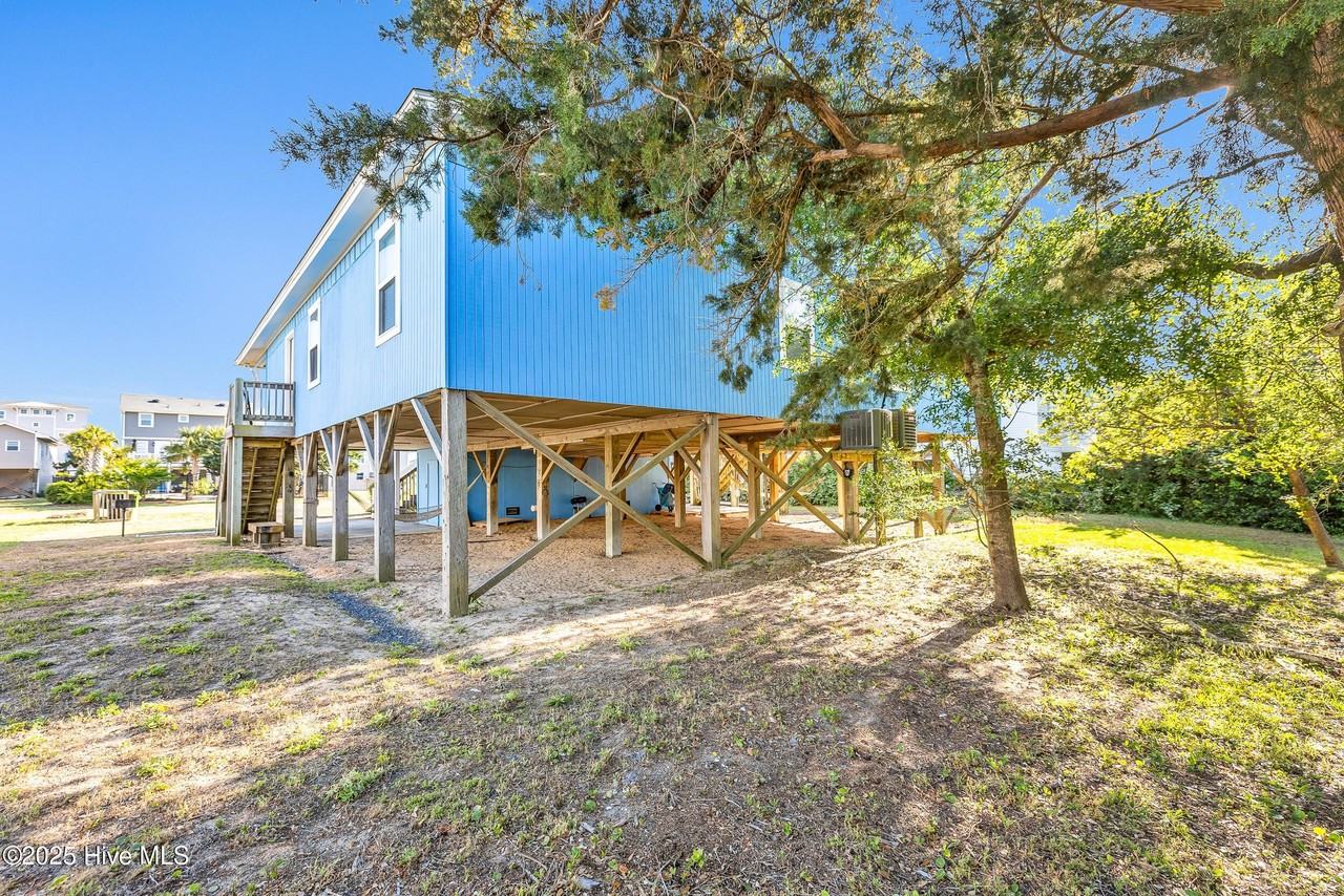 928 East Dolphin Drive - Photo 3 of 24