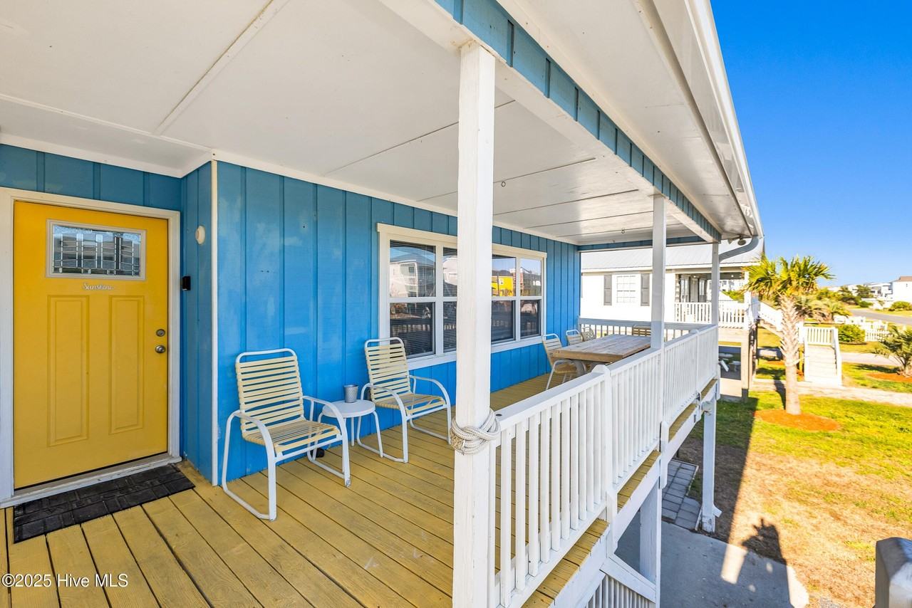 928 East Dolphin Drive - Photo 4 of 24