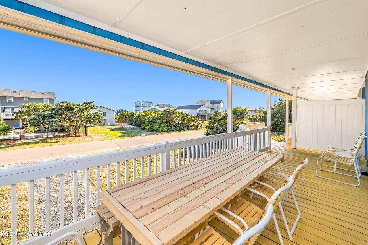 928 East Dolphin Drive - Photo 5 of 24