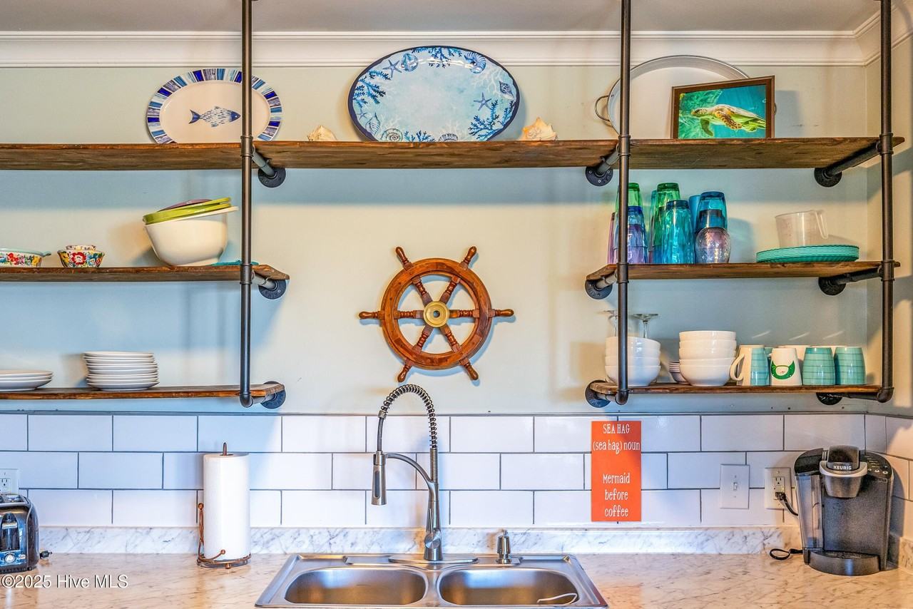 928 East Dolphin Drive - Photo 7 of 24