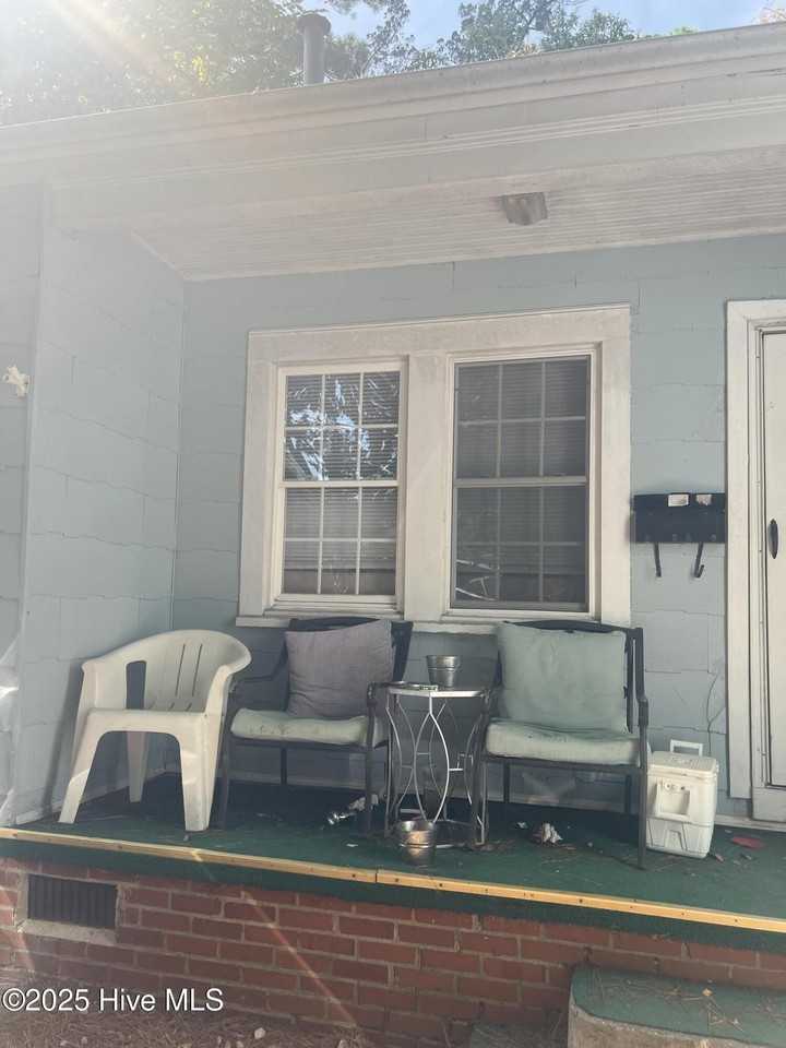 811 E 1st St - Photo 3 of 15