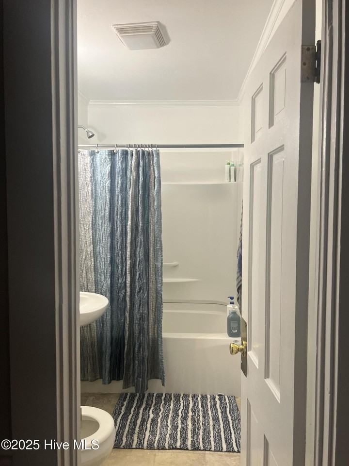 811 E 1st St - Photo 7 of 15