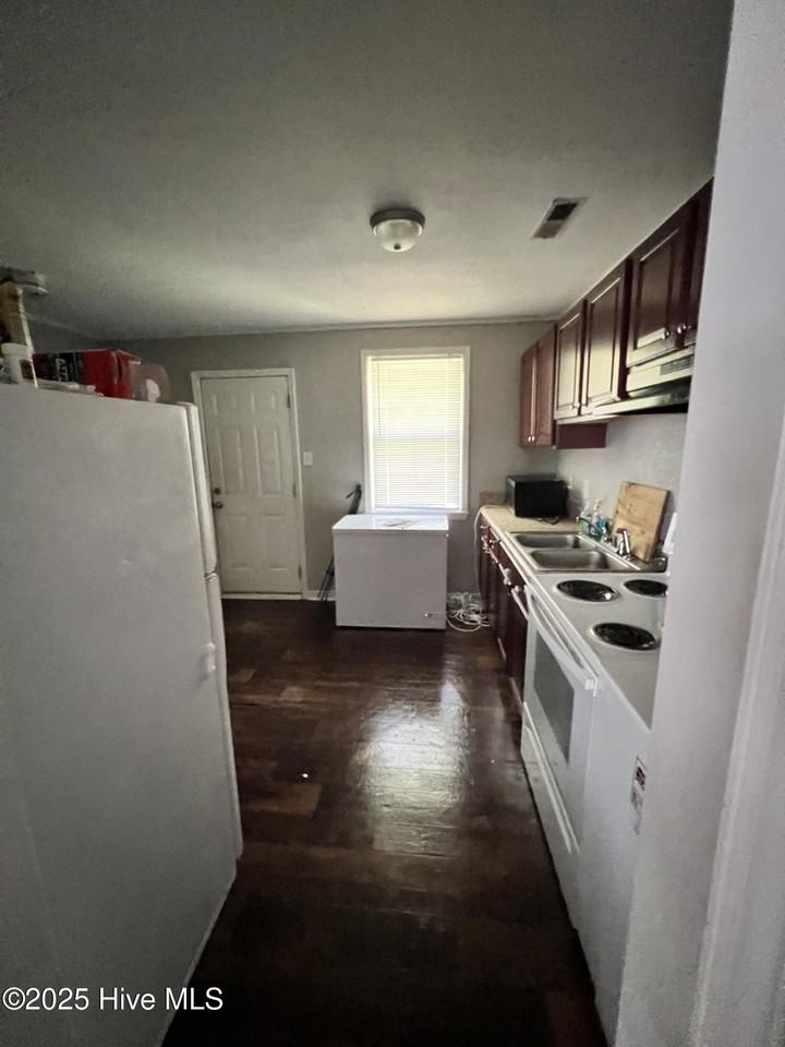 1221 Davis Street - Photo 3 of 5