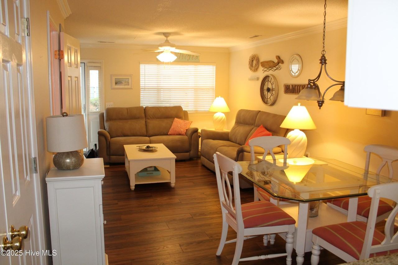 701 1st Ave S Apt 32 #32 - Photo 3 of 13