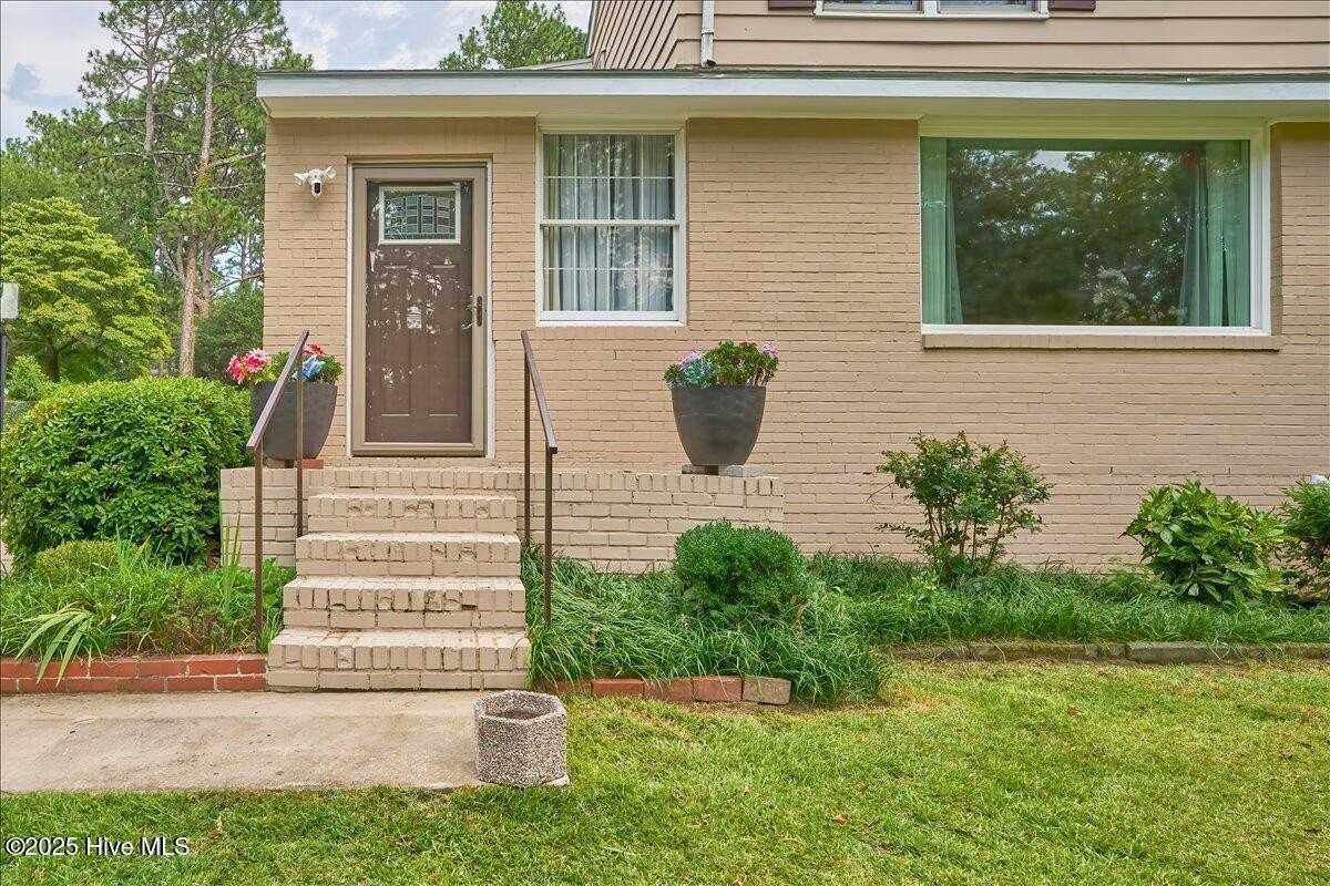 825 N Saylor St - Photo 3 of 47