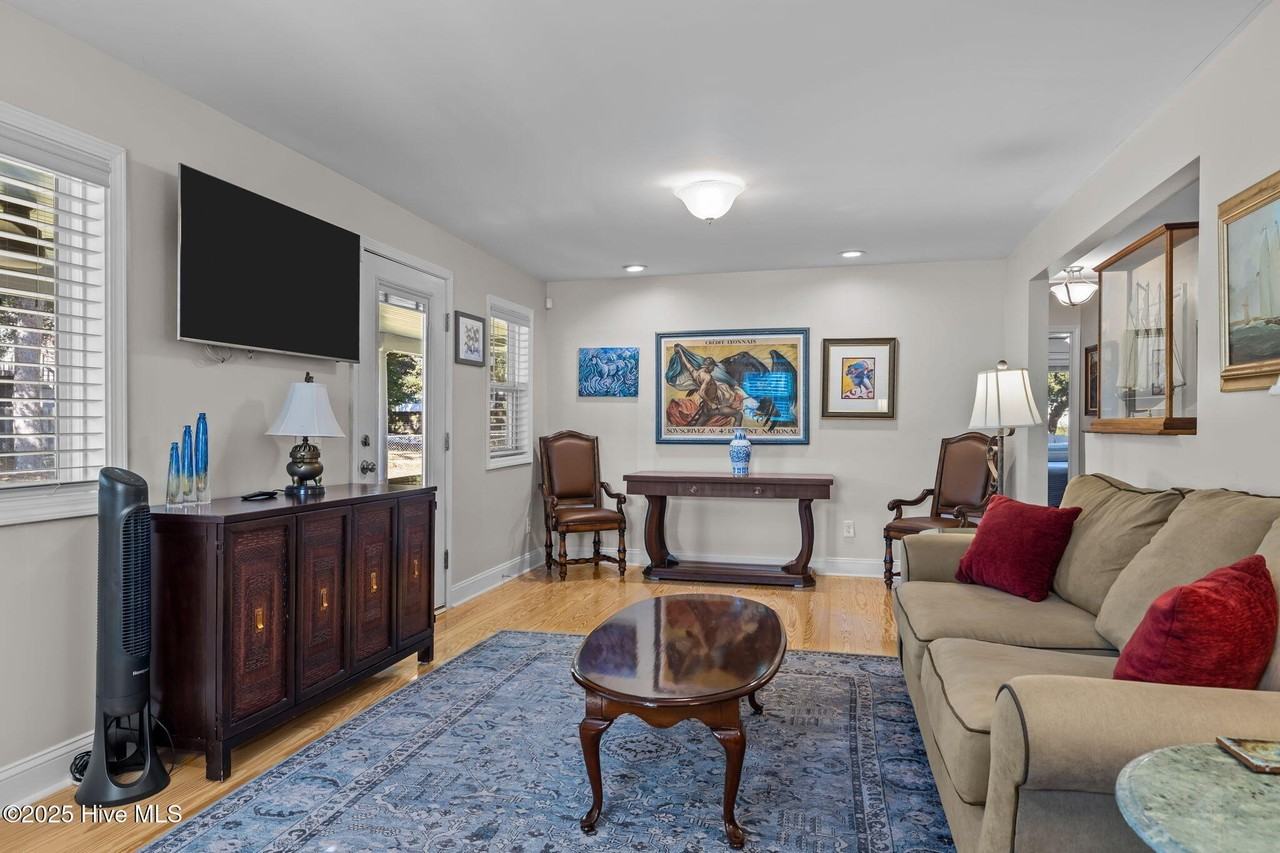 182 Lewistown Rd - Photo 4 of 11