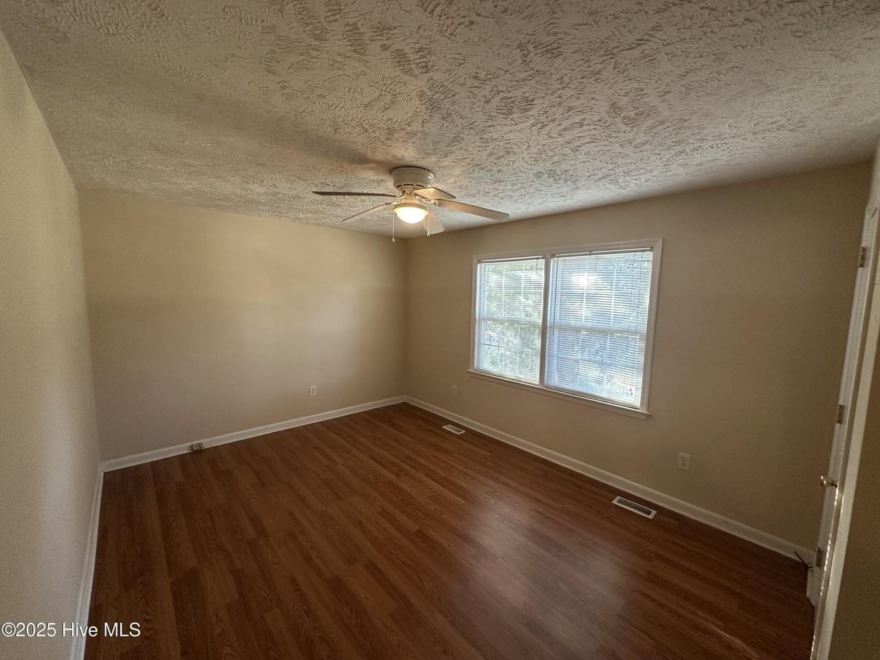 422 E Leonard St Unit B #B - Photo 5 of 7