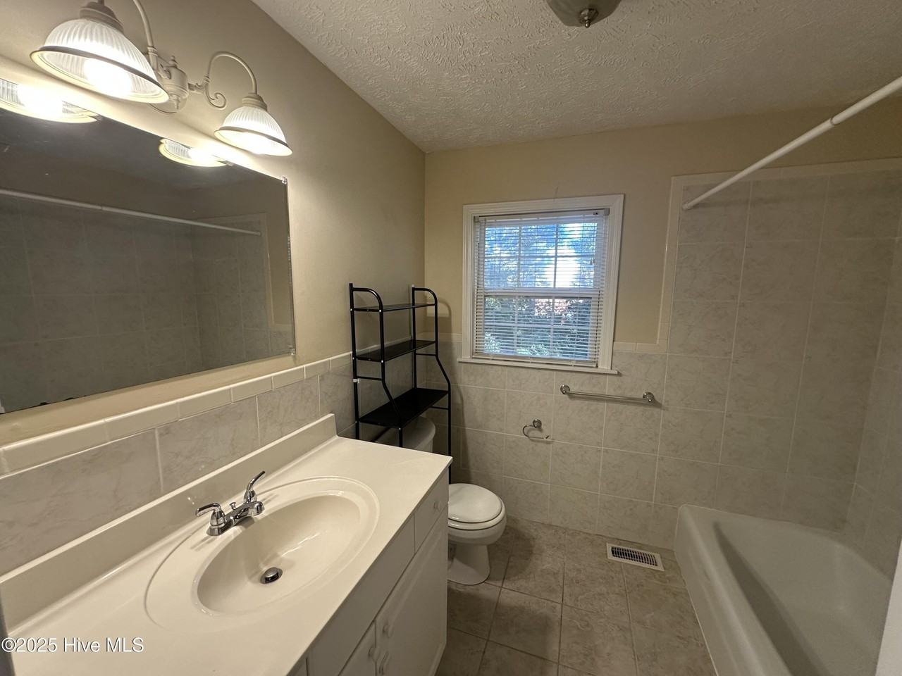 422 E Leonard St Unit B #B - Photo 6 of 7