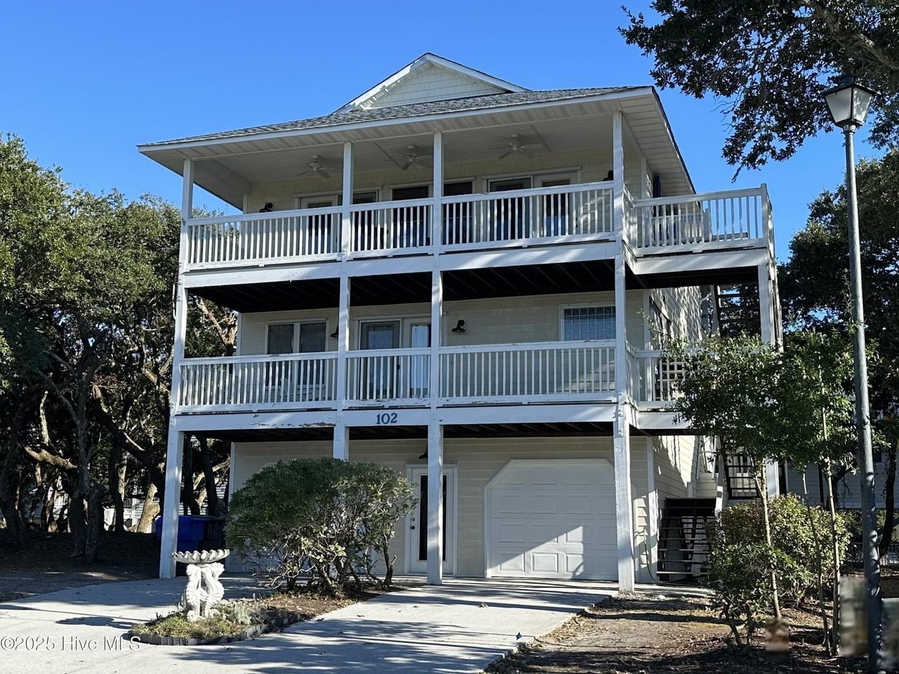102 South Harbor Drive