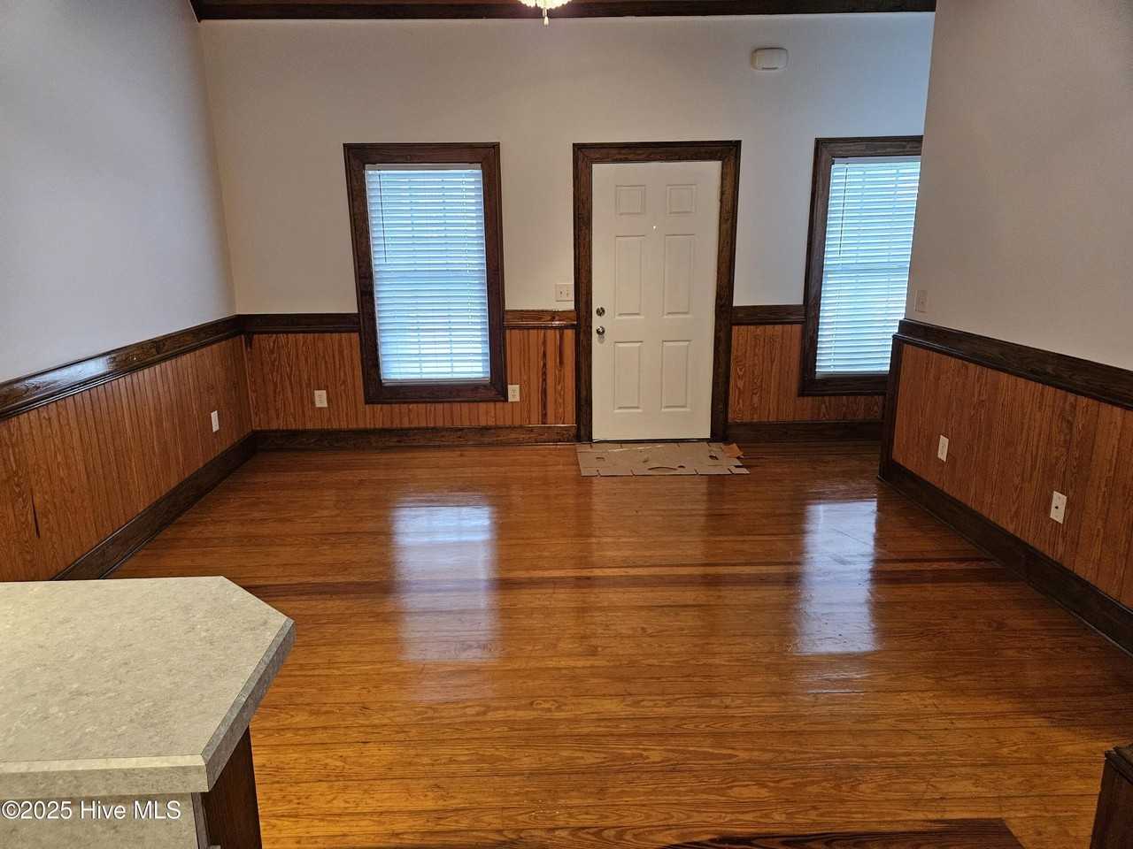 312 Marsh St Apt F #F - Photo 2 of 7