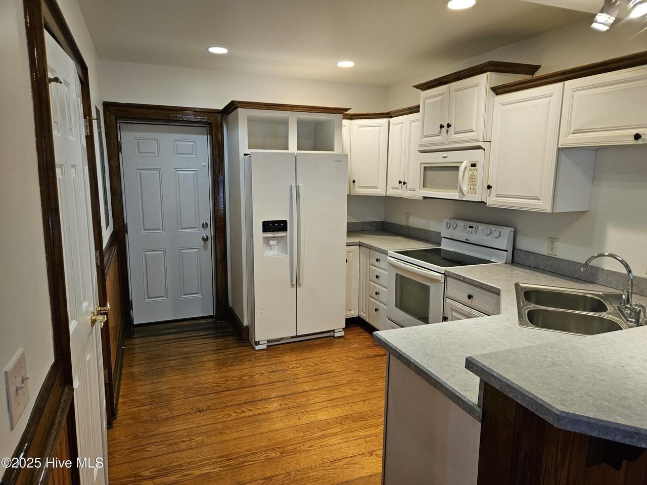 312 Marsh St Apt F #F - Photo 3 of 7