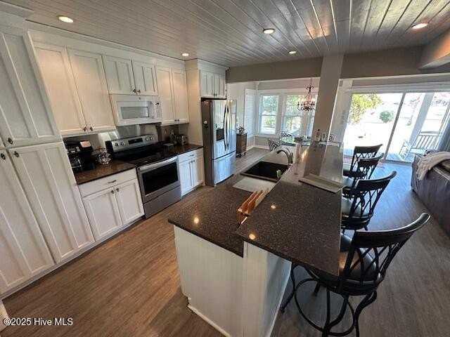 210 Twin Lakes Ct - Photo 4 of 17