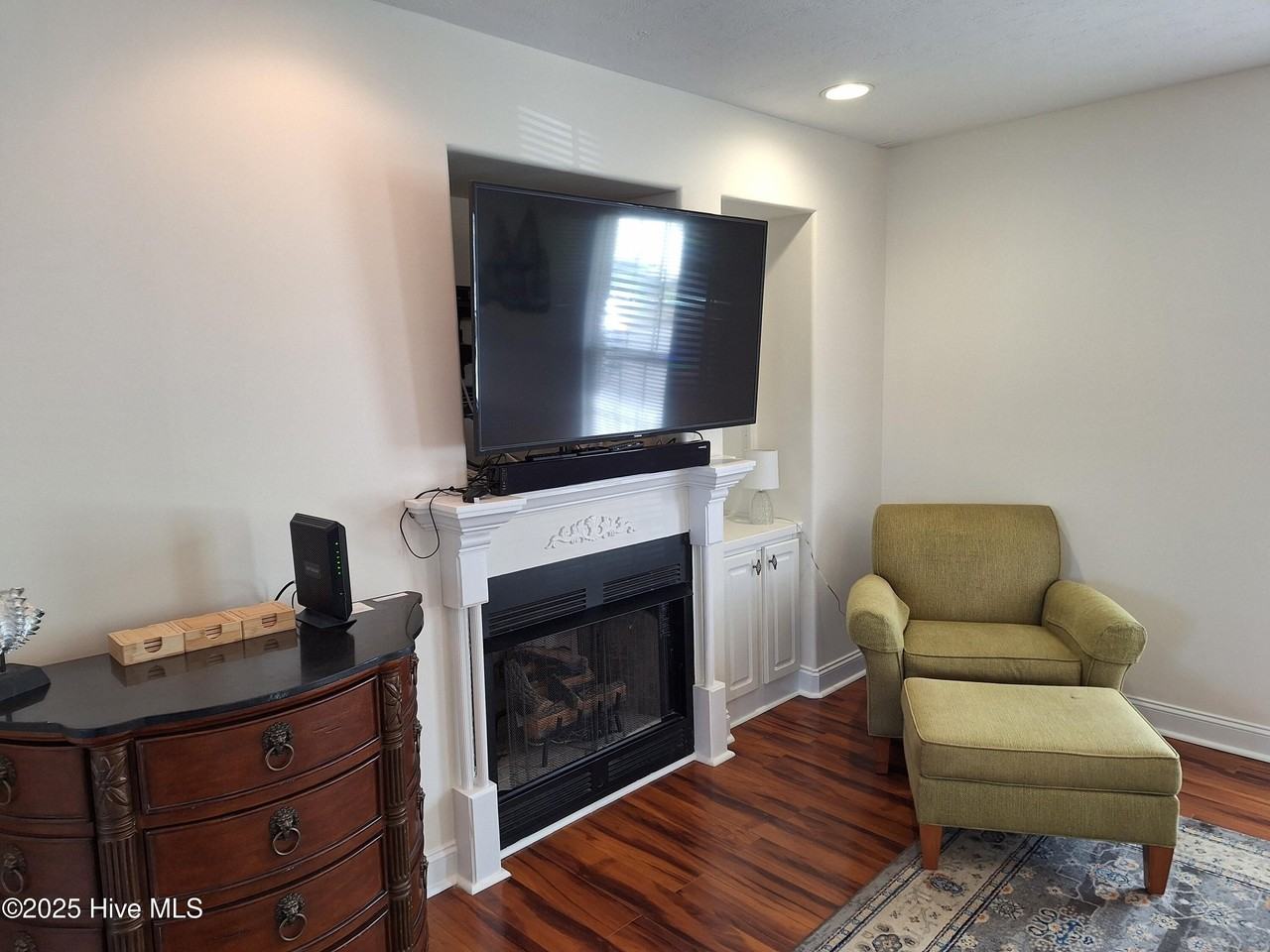 100 Madison Bay Dr - Photo 3 of 23