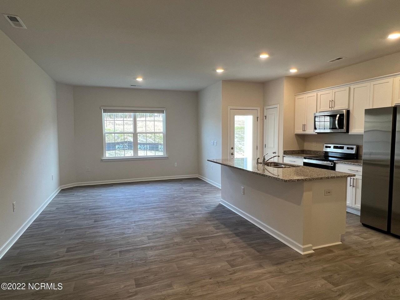 1600 Gracie Ln - Photo 3 of 21