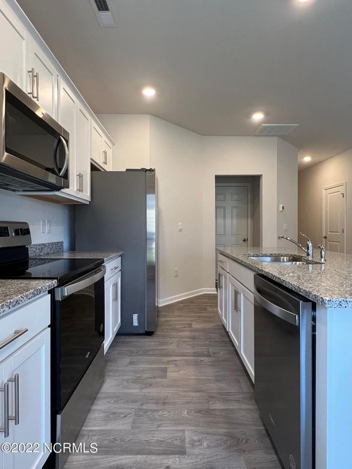 1600 Gracie Ln - Photo 6 of 21