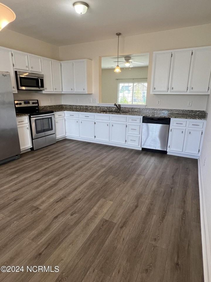 2404 Chavis Dr Unit B #B - Photo 5 of 21