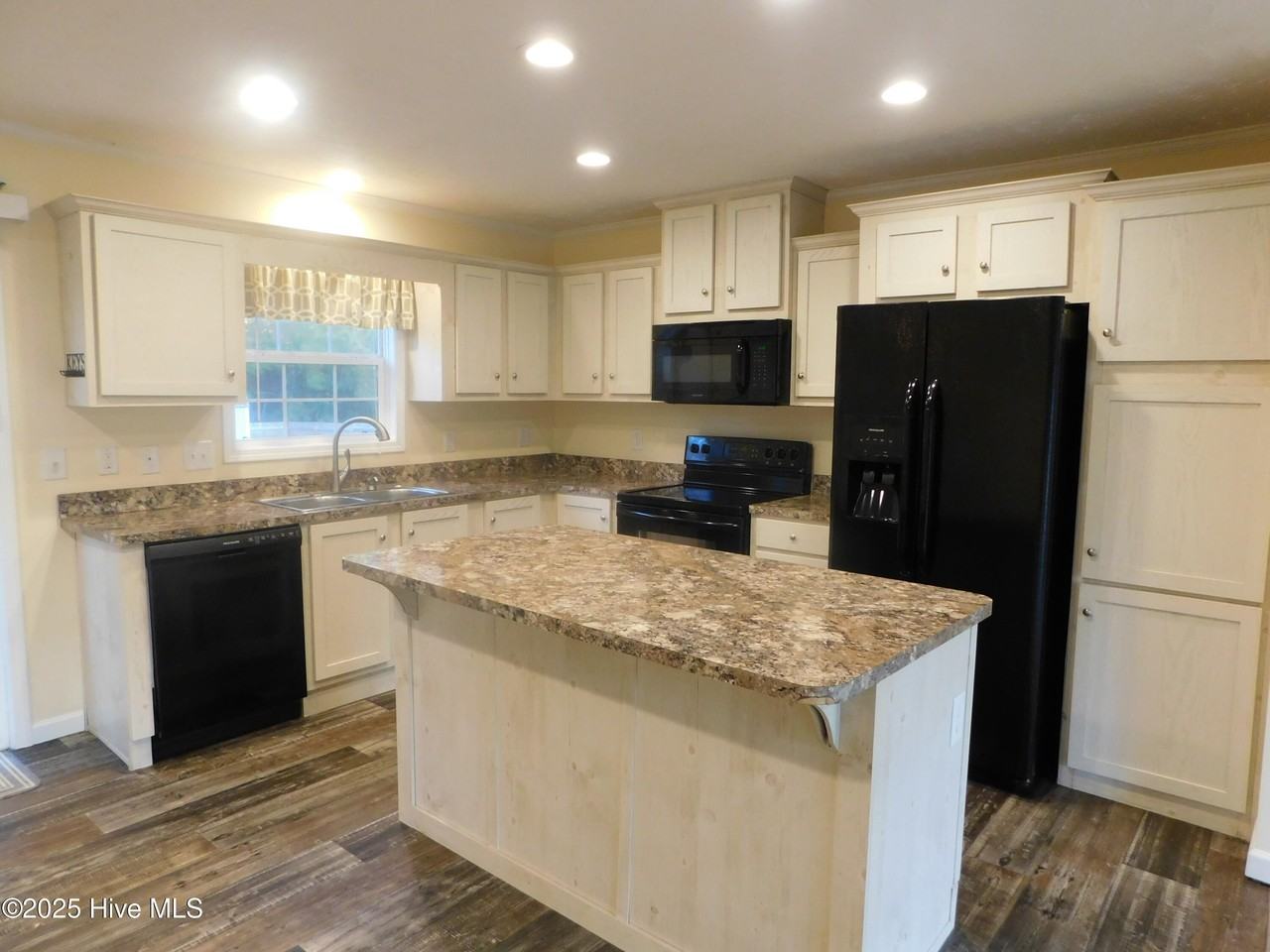 1019 Harkers Island Rd - Photo 5 of 14