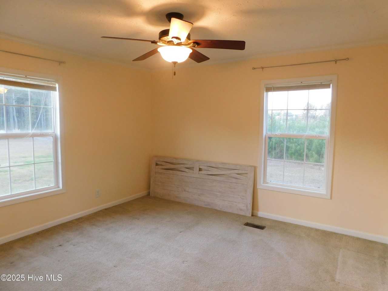 1019 Harkers Island Rd - Photo 6 of 14