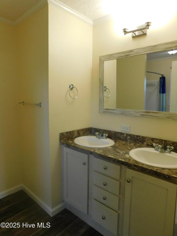 1019 Harkers Island Rd - Photo 7 of 14