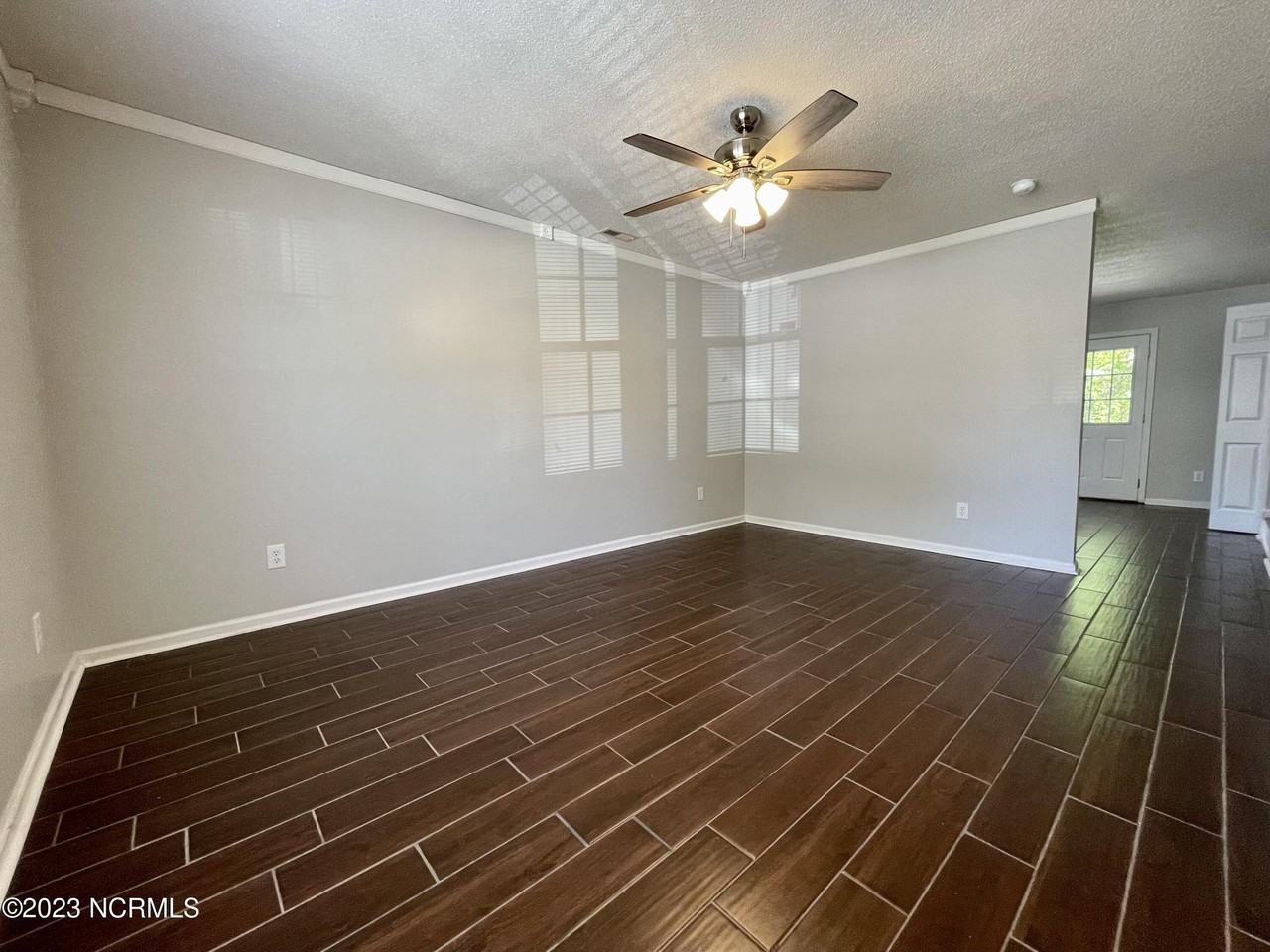 336 Bracken Pl - Photo 2 of 13