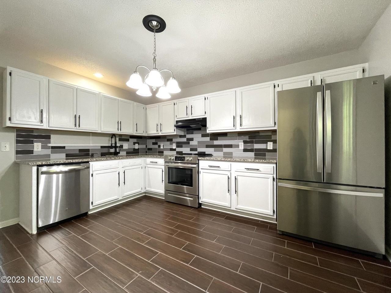 336 Bracken Pl - Photo 4 of 13