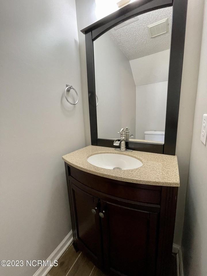 336 Bracken Pl - Photo 7 of 13