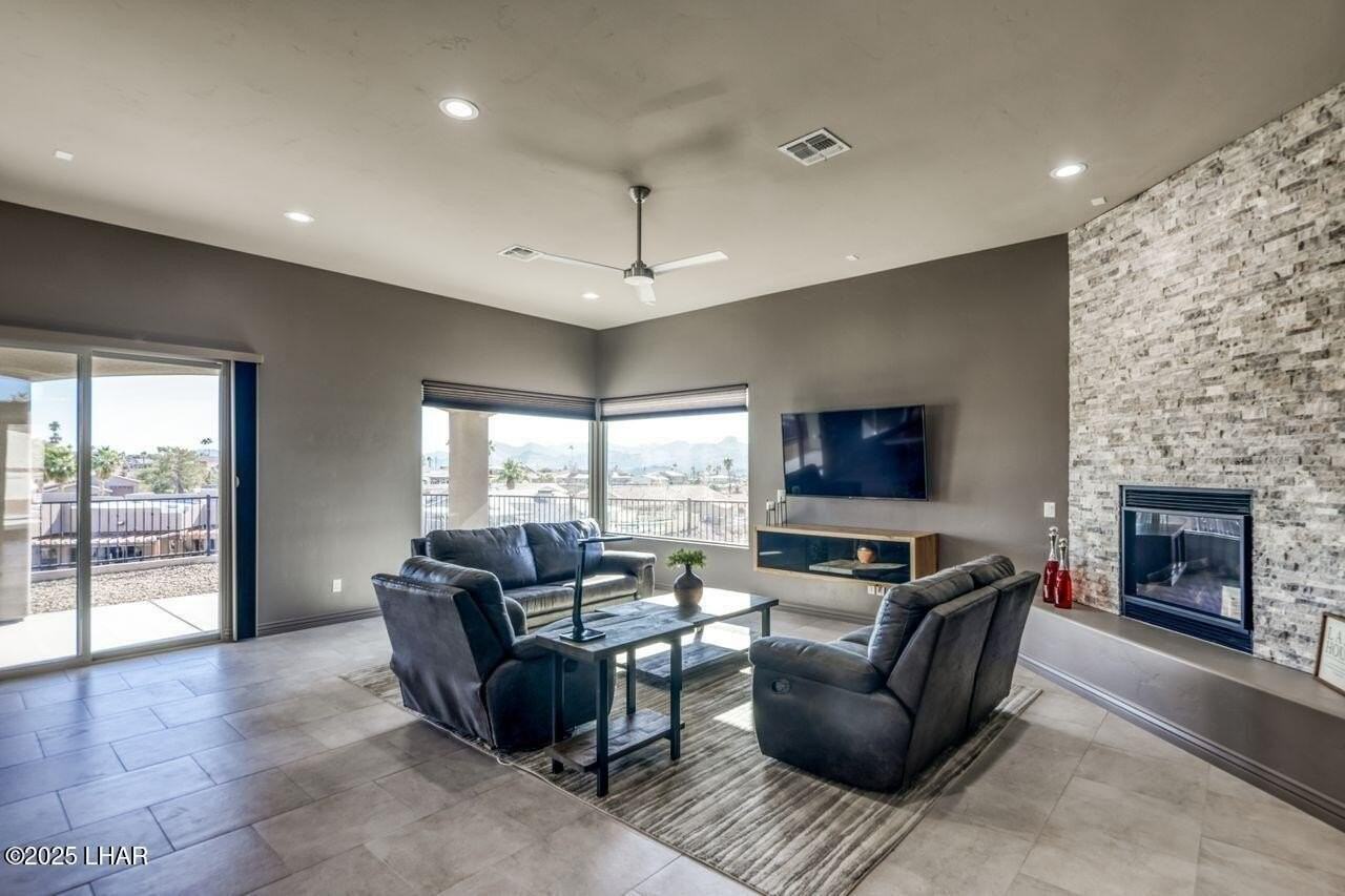 2520 Demaret Drive - Photo 7 of 44