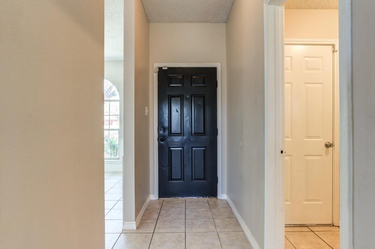 6113 6th Street - Photo 4 of 33