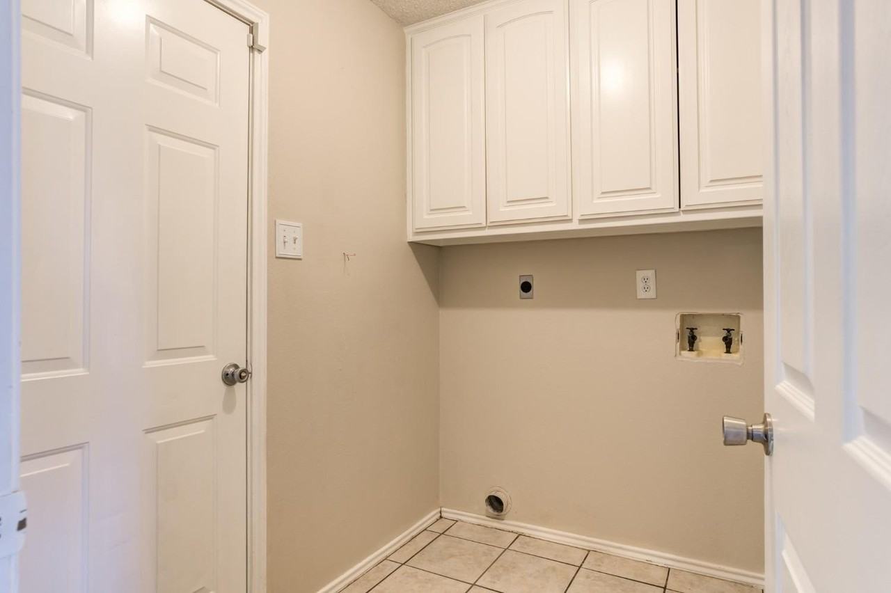 6113 6th Street - Photo 5 of 33