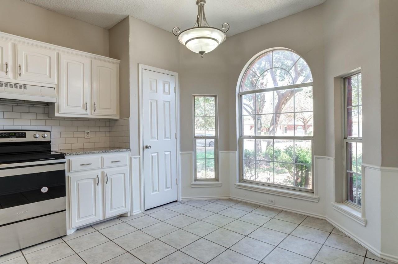 6113 6th Street - Photo 7 of 33